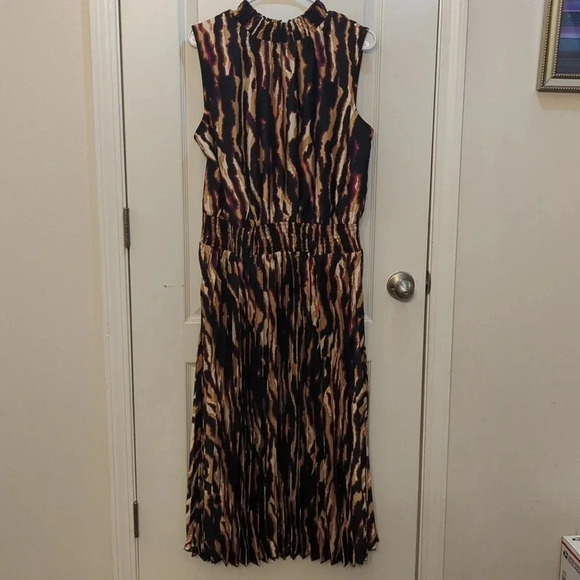 Sofia Jeans Women's Pleated Midi Dress, 49" Length, - Picture 3 of 10